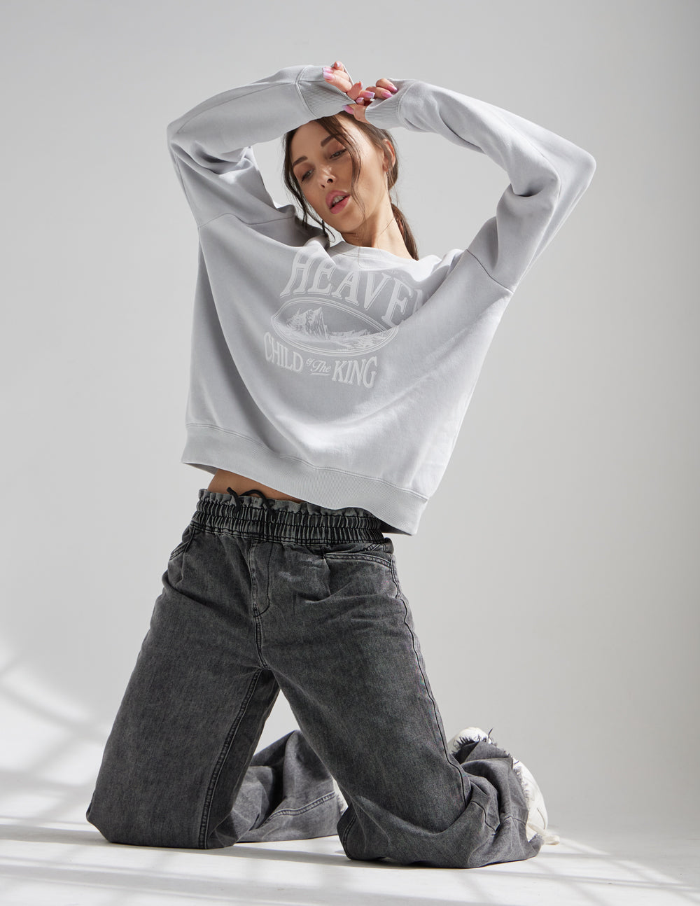 Light Gray Christian Crewneck Sweatshirt with 'Heaven Child of the King' Design for Comfortable Faith Wear