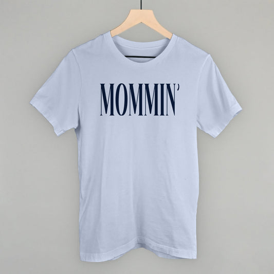 Mommin' Mom graphic tee in Light Blue