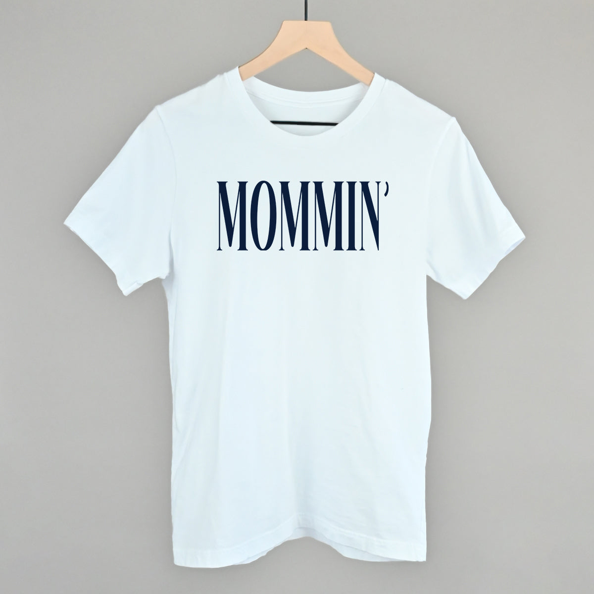 Mommin' Mom graphic tee in White