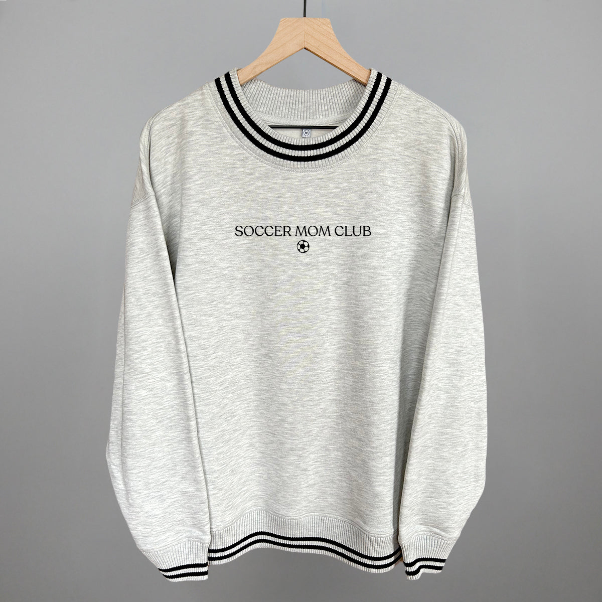 Soccer Mom Club Funny Oversized Varsity Crewneck Sweatshirt in Heather Grey – Ivy + Cloth